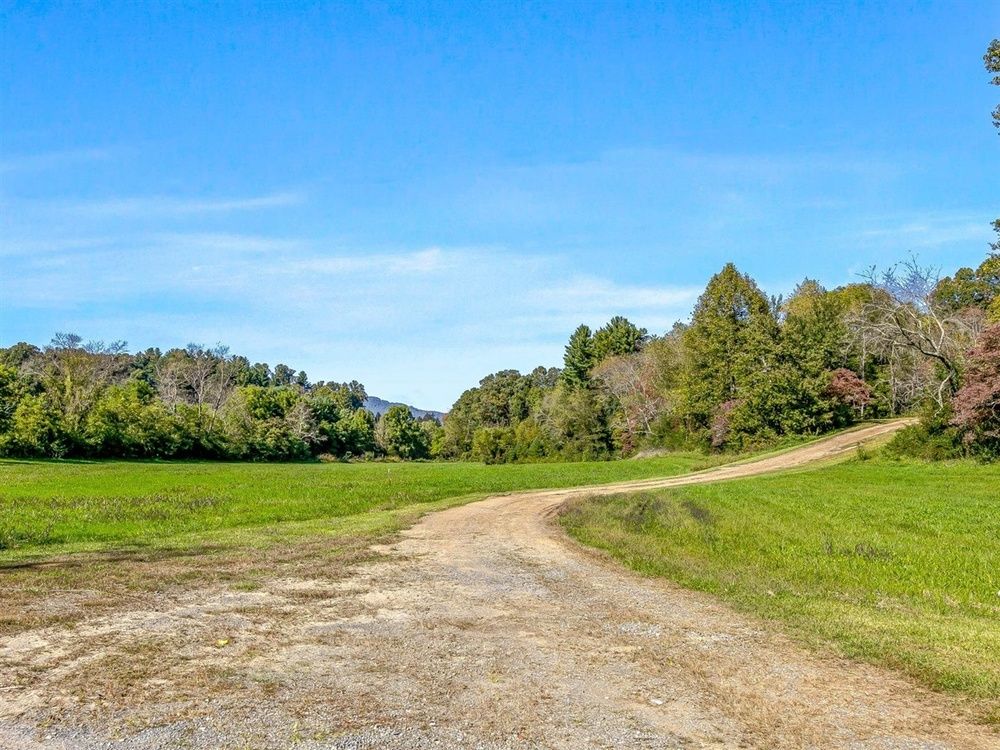237 Ratcliff Cove Rd., Waynesville, NC 28786
